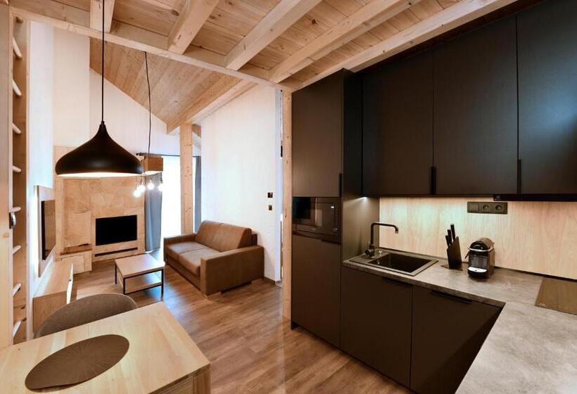스탠다드 스튜디오, Aplend Hotel Ovruč