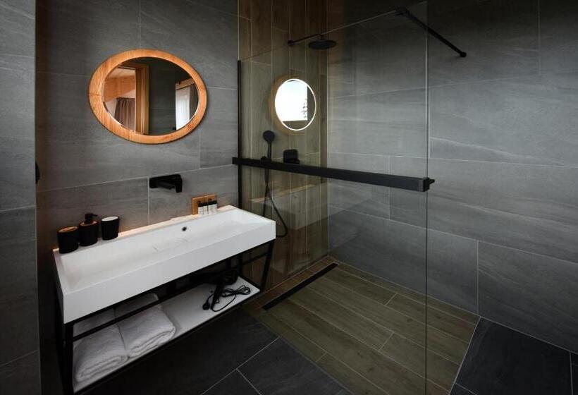 스탠다드 스튜디오, Aplend Hotel Ovruč