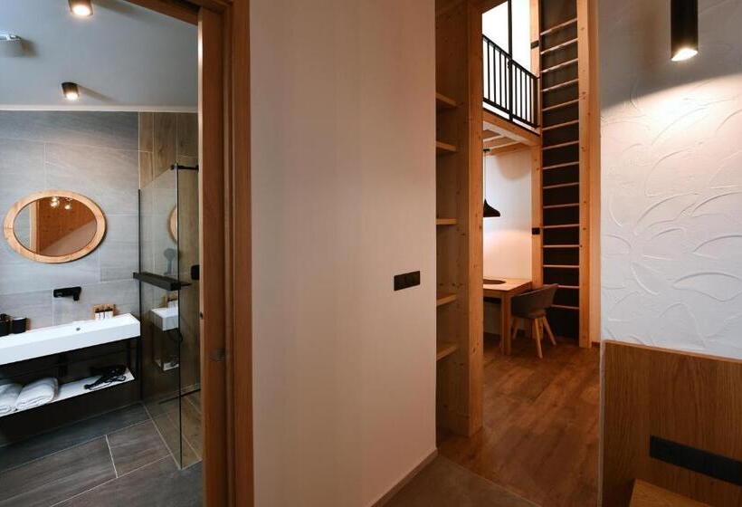 Estúdio Standard, Aplend Hotel Ovruč