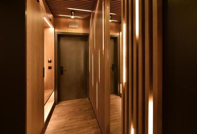 스탠다드 스튜디오, Aplend Hotel Ovruč