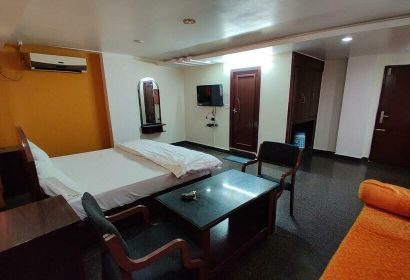 Трехместный Номер Комфорт, Gangavaram Residency