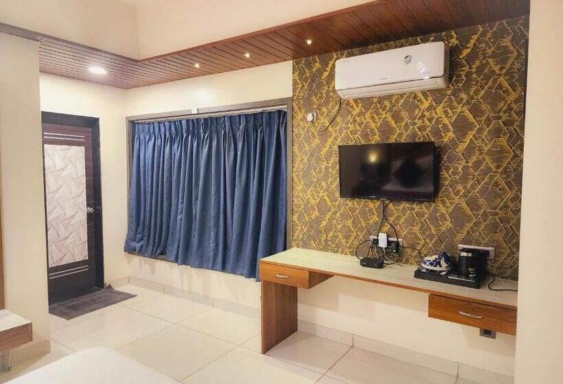 带大床的高级房间, Passiflora Beach Resort Alibaug