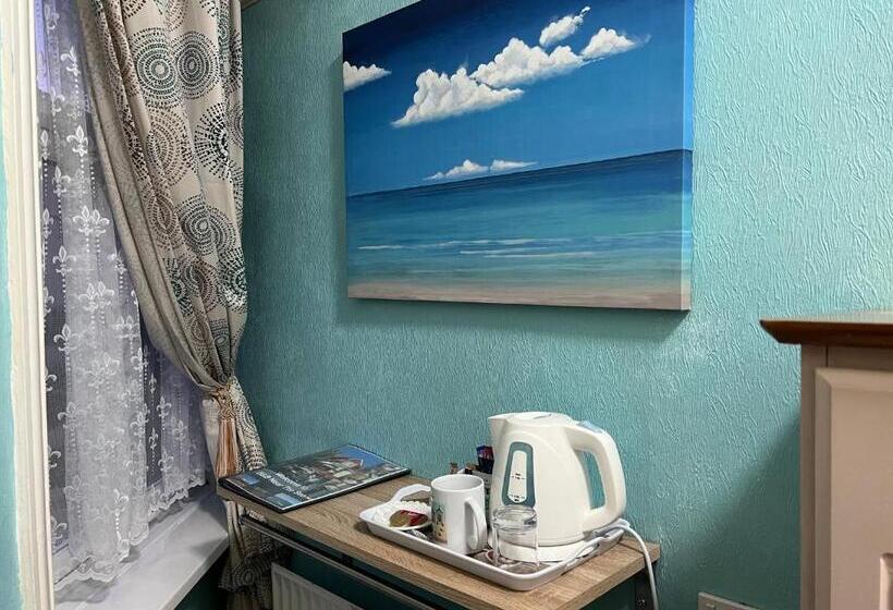 اتاق عادی, B&b Near The Sea