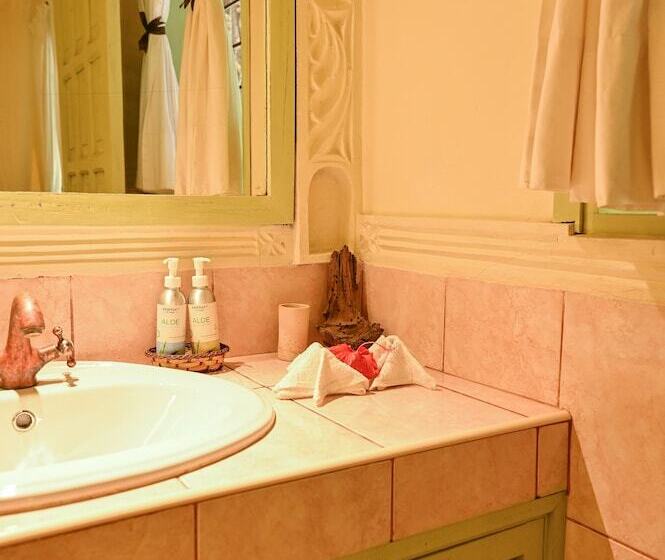 اتاق لوکس, Lions  Luxury Eco Resort & Spa