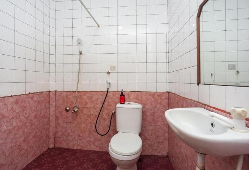 Номер Economy, Reddoorz @ Jalan Jendral Sudirman Jambi 2