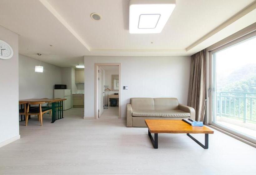 Семейный Номер, Elysian Gangchon Resort