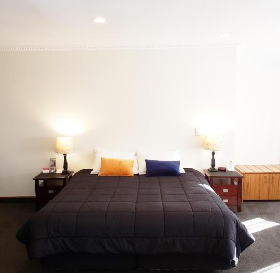 이그제큐티브 스튜디오, Fitzherbert Castle Motel