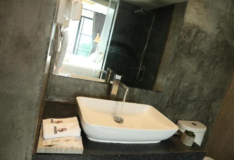 デラックスルーム, Inthira Vang Vieng