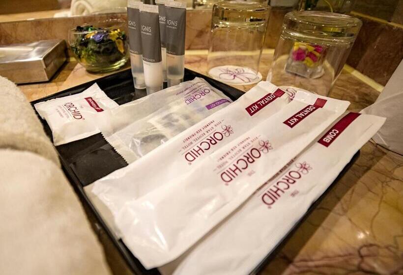 اتاق کلاب, The Orchid Hotel Pune Hinjewadi