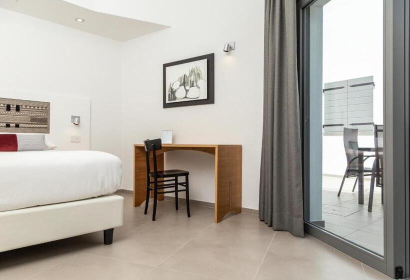 اتاق استاندارد با تراس, Domu Qirat   Authentic Rooms & Terraces