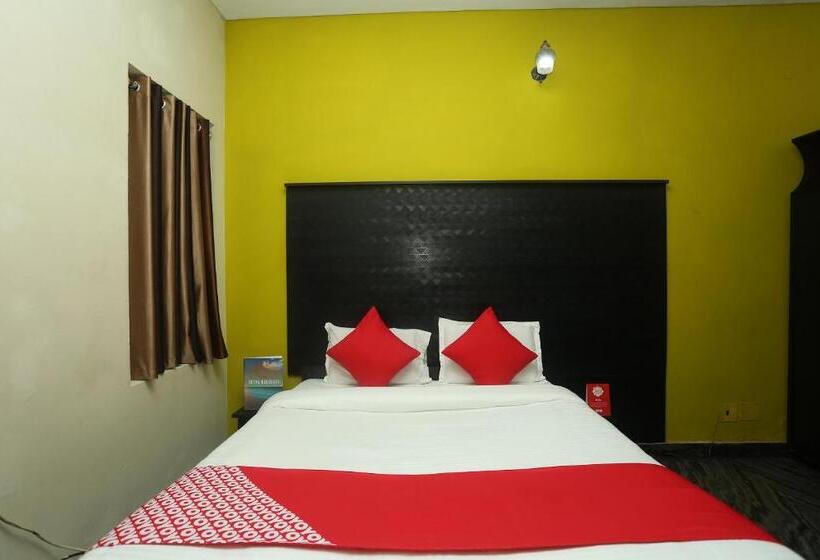 Номер Стандарт, Super Collection O Mathura Near Railway Station Formerly Gaurav Boarding House