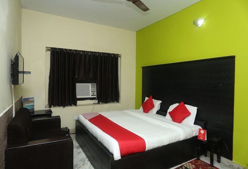 Номер Стандарт, Super Collection O Mathura Near Railway Station Formerly Gaurav Boarding House