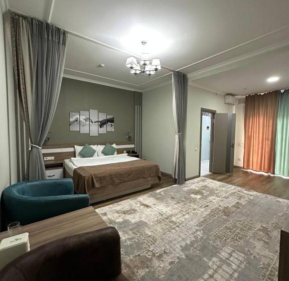 اتاق لوکس با تخت بزرگ, Gоlden Dragon Villa