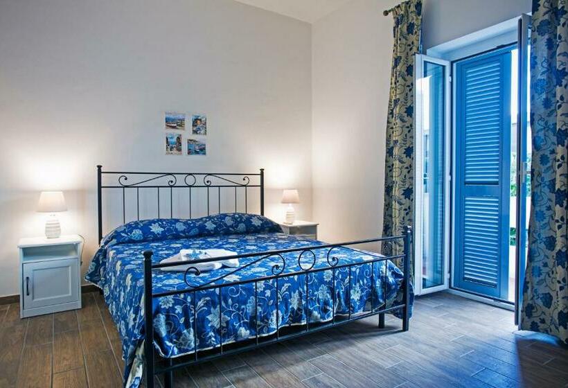 Трехместный Номер Стандарт с Балконом, B&b Al Blu