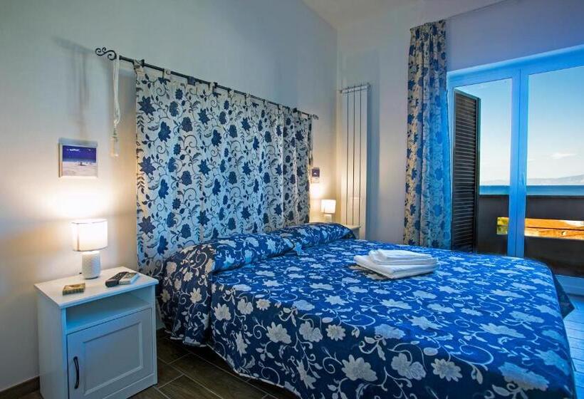 Номер Deluxe Вид на Море с Балконом, B&b Al Blu