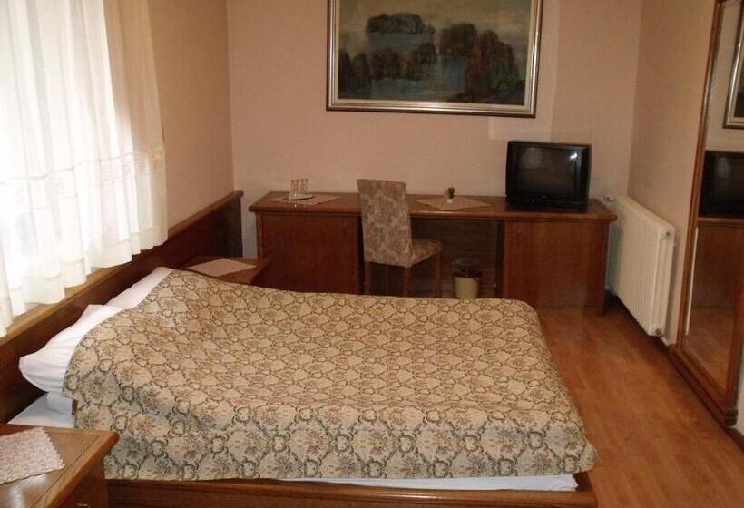 سوئیت با بالکن, Garni Hotel Pbg