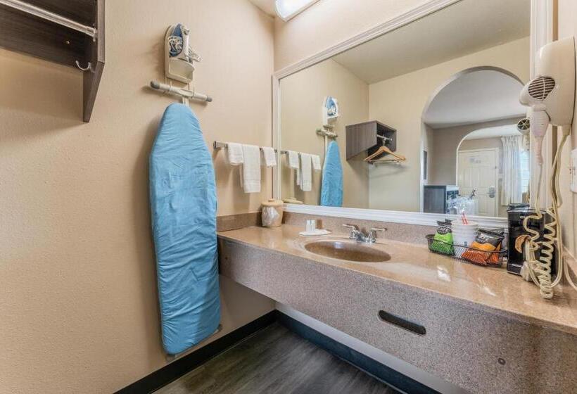 스탠다드 룸 킹사이즈 침대, Super 8 By Wyndham Lake Charles Northeast