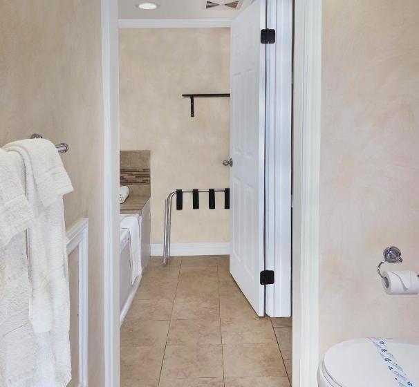 Люкс с гидромассажем, Nite Inn At Universal City   Walking Distance To Universal Studios Hollywood