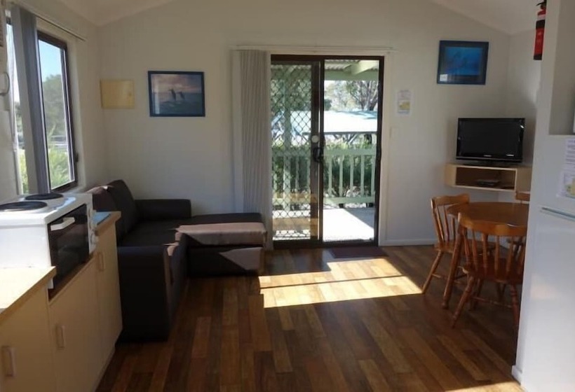 Люкс 2 Спальни, Diamond Beach Holiday Park