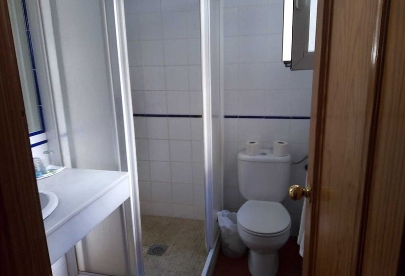 اتاق استاندارد سه نفره, Hostal Alcázar