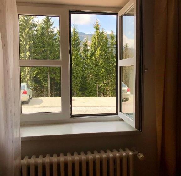 اتاق اکونومی, Sněžka