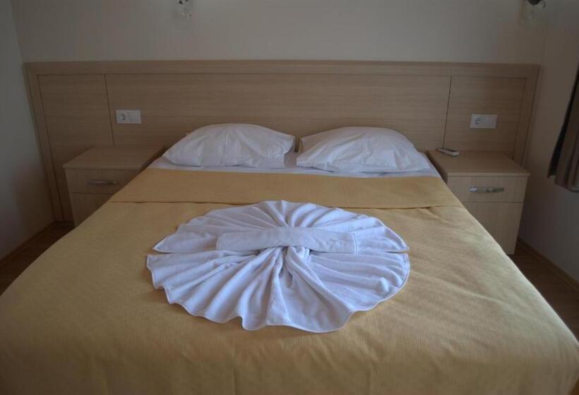 Superior Room, Piya Hostel
