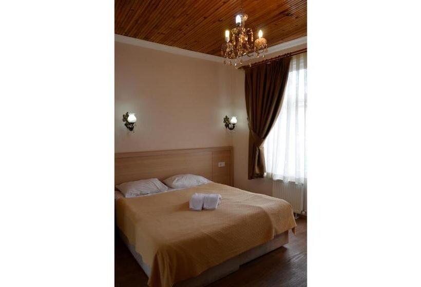 Superior Triple Room, Piya Hostel