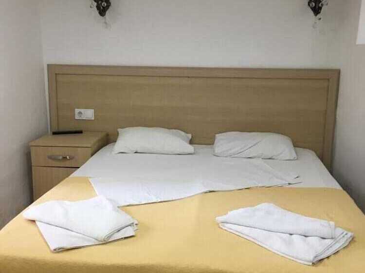 Deluxe Suite, Piya Hostel