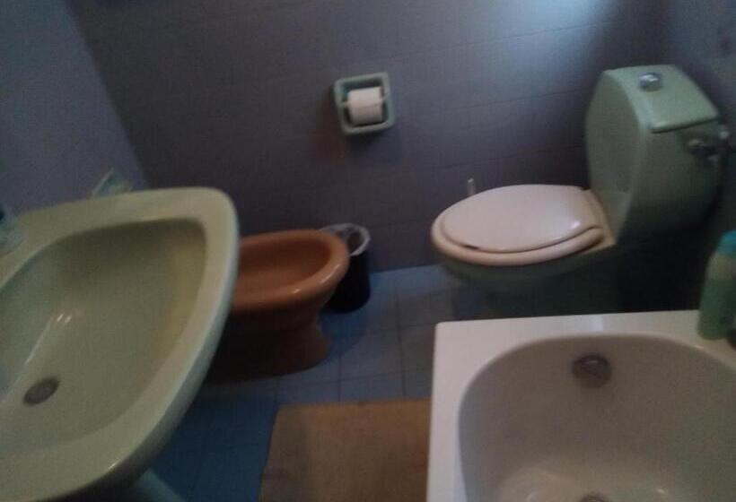 Семейный Номер, Room In Guest Room   Cozy Large Room For Five People
