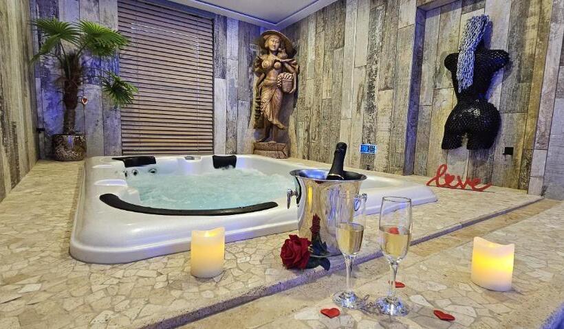 Номер Стандарт, Loveroom La Garçonn Hyeres