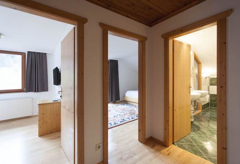 スーペリアの４人部屋, Jagdhof