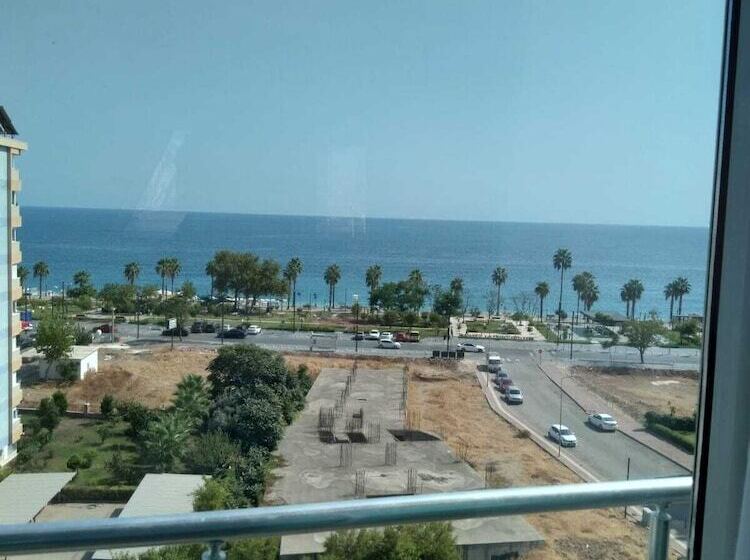 استودیوی استاندارد با چشم‌انداز دریا, Yelken Apart