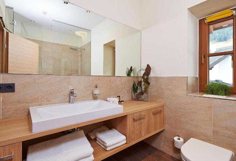 Люкс Повышенной Комфортности, Alpeinernature Resort Tirol