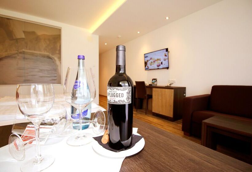 Полулюкс Одноместный с Террасой, Zum Senner Suites Zillertal