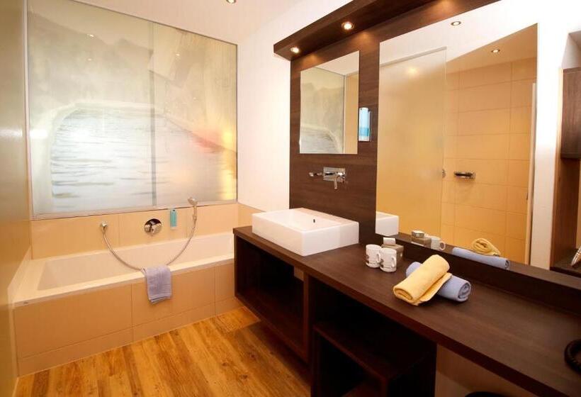 Полулюкс Одноместный с Террасой, Zum Senner Suites Zillertal