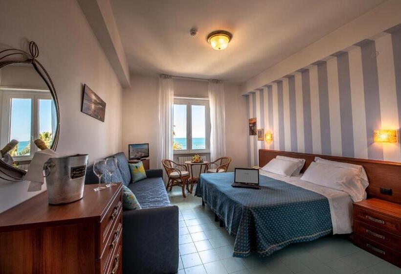 Номер Стандарт Трехместный, Grand Hotel Excelsior