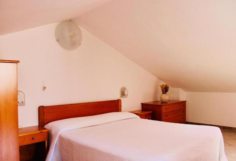 Номер Economy, Punta San Francesco