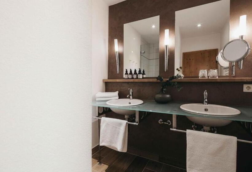 اتاق لوکس, Sonnhof Alpendorf   An Adults Only Place