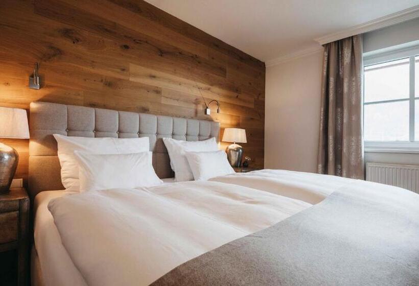 سوییت با چشم‌انداز باغ, Sonnhof Alpendorf   An Adults Only Place