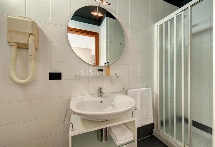 带海景的高档三人间, Victoria Frontemare Beach & Spa Hotel Jesolo