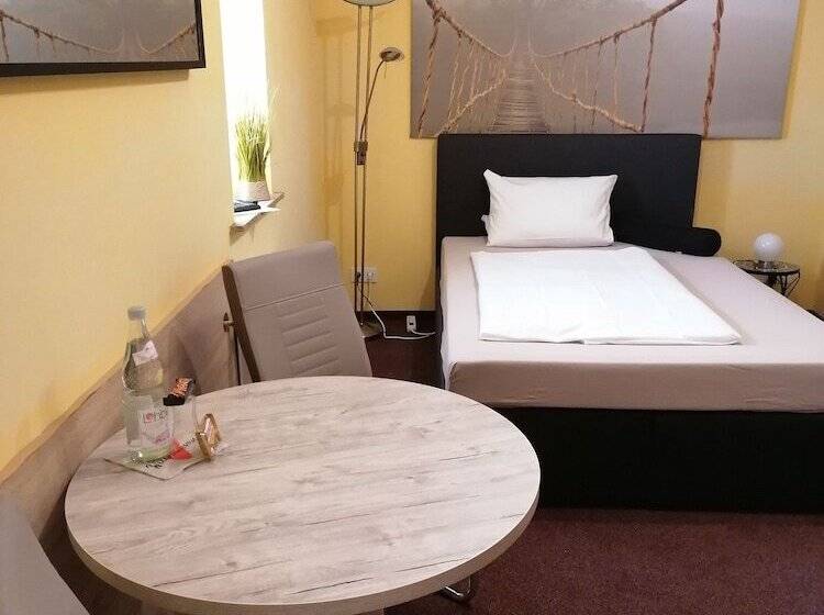 Номер Economy Индивидуальный, Pension Riverside In Leverkusen Hitdorf Am Rhein   Zentral An Der A1 Und 59
