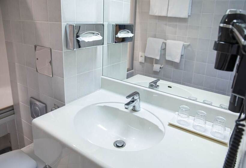 Полулюкс, Achat Hotel Suhl