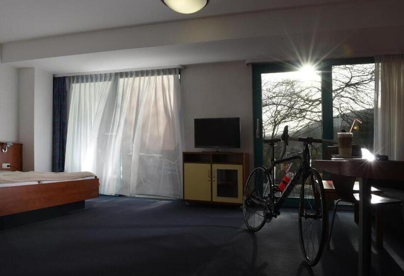 标准间, Landessportschule Bad Blankenburg