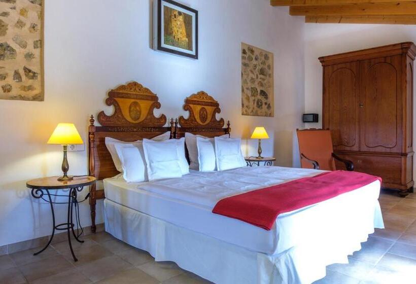 Полулюкс, Finca Can Estades