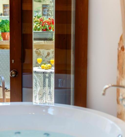 带按摩浴盆的套房, Hamam Suites Portou