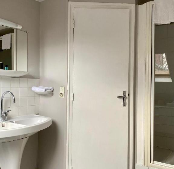Номер Стандарт Трехместный, Hôtel Céline   Hôtel De La Gare