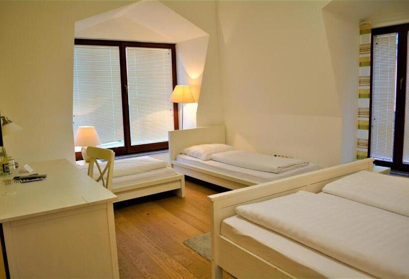 Четырехместный Номер Стандарт, Economy Hotel Kronach