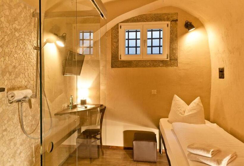 Номер Стандарт Индивидуальный, Knast Hotel Fronfeste