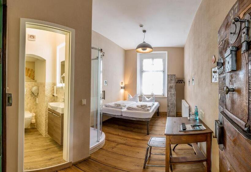 Номер Deluxe, Knast Hotel Fronfeste