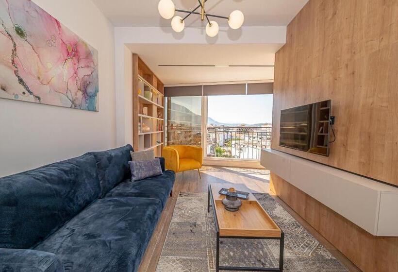 آپارتمان 1 خوابه با چشم‌انداز استخر, N&n Lux Guest House